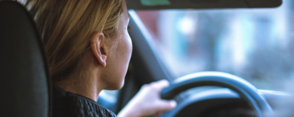 conductrice de voiture